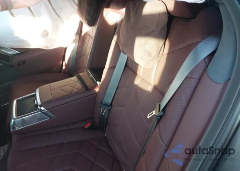 2025 BMW 760I xDrive z USA, uszkodzony, nr VIN WBA33EJ03SCU49090